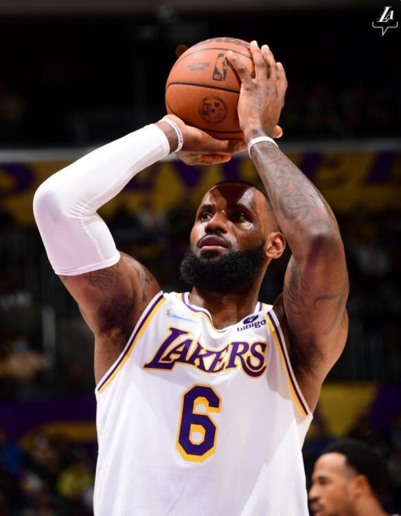 山东男篮转会期复出首秀犹他爵士转会期迎来里程碑，风云突变明尼苏达森林狼转会期篮板制胜看傻球迷(勇士最新消息交易新闻)